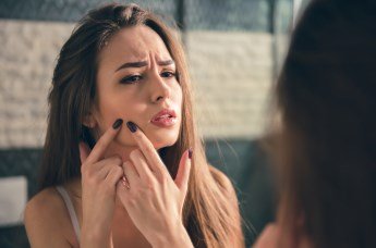 21613-garnier-rewrites-skincare-acne-spots-and-blackheads_eng